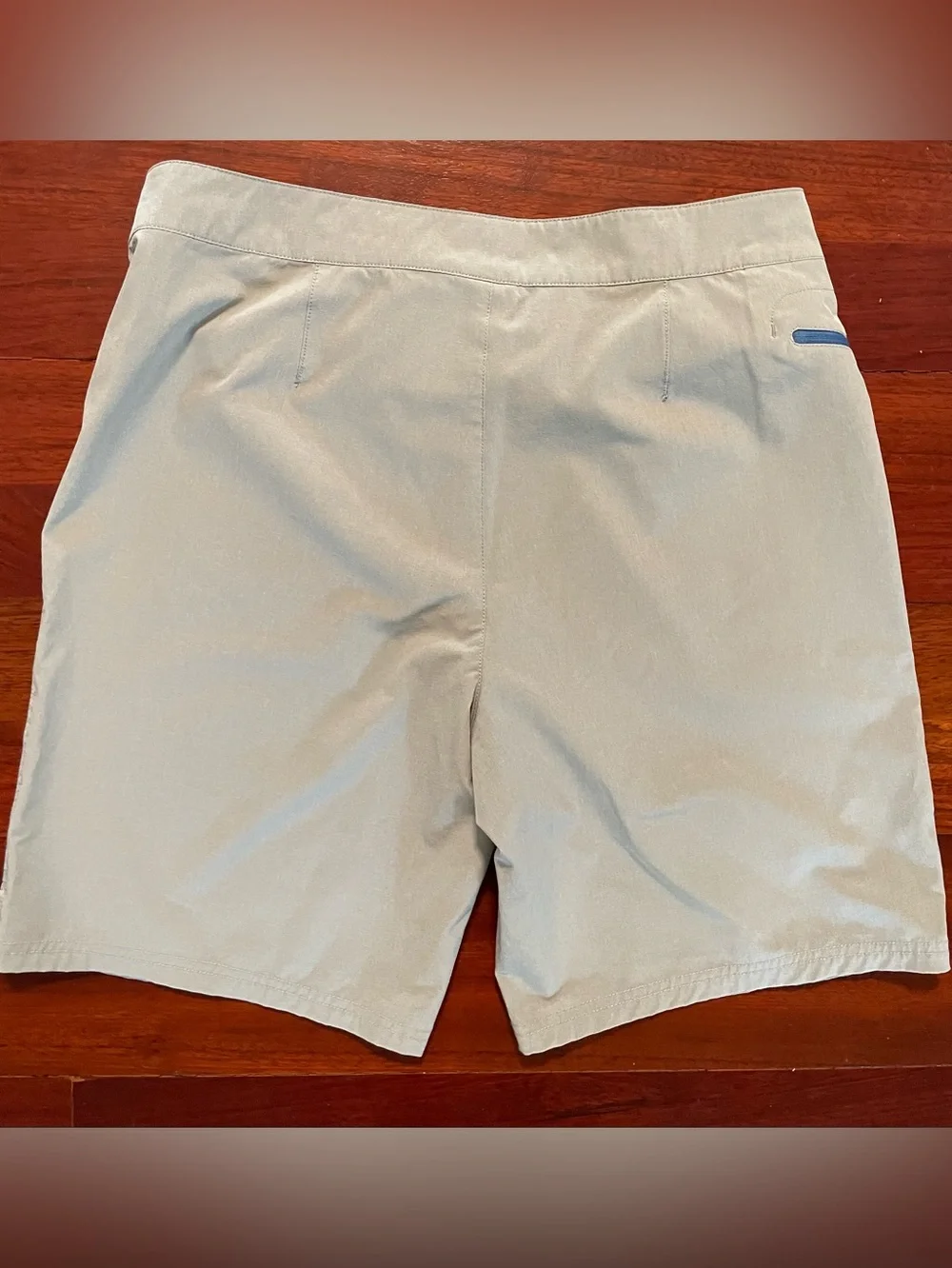 Vineyard Vines light gray